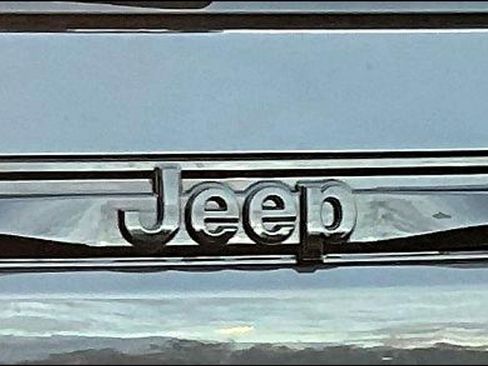 New 2025 Jeep Grand Cherokee Altitude image 9