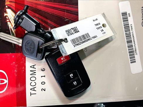 Used 2016 Toyota Tacoma Limited image 13