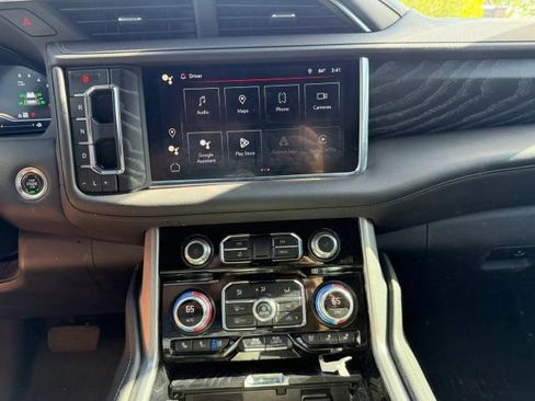 Used 2023 GMC Yukon XL Denali AWD/4WD image 13