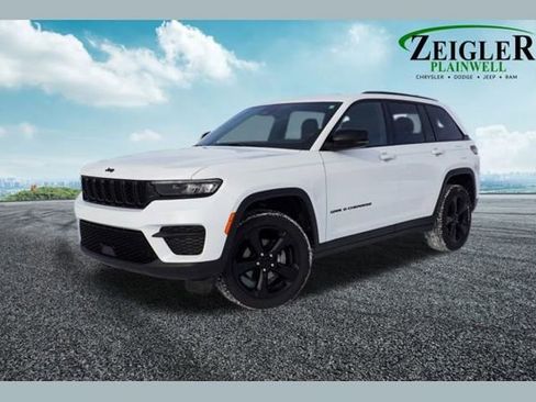 Used 2023 Jeep Grand Cherokee Altitude image 1