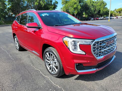 Used 2024 GMC Terrain Denali w/ Denali Premium Package AWD/4WD image 3