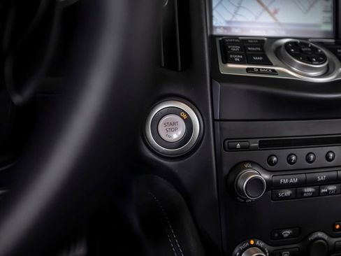 Used 2018 Nissan 370Z Touring RWD image 33