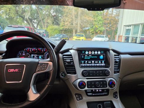 Used 2018 GMC Yukon SLT w/ Open Road Package AWD/4WD image 12