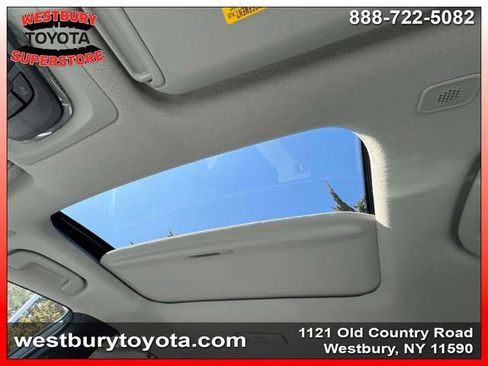 Used 2024 Toyota Corolla Cross LE w/ Moonroof Package image 34