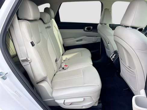 Used 2025 Kia Sorento S FWD image 28