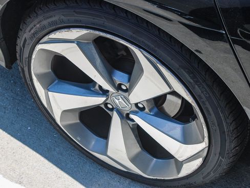 Used 2018 Honda Accord Touring image 16