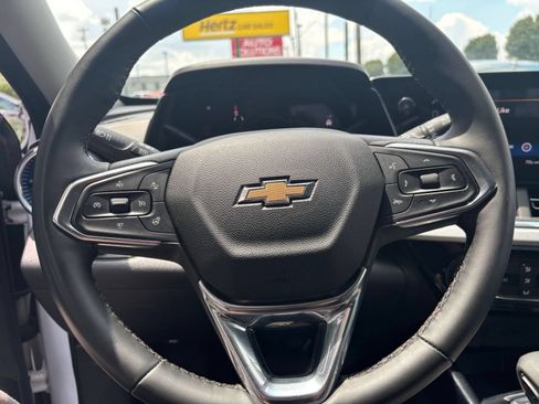 Used 2025 Chevrolet Trax LT w/ LT Convenience Package FWD image 27