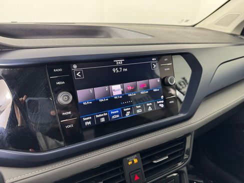 Used 2024 Volkswagen Taos SE image 14