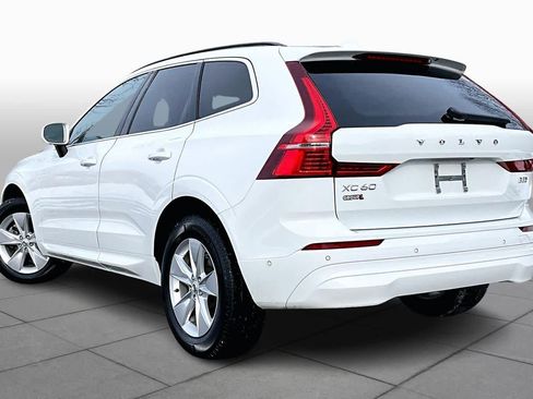 Used 2022 Volvo XC60 B5 Momentum image 11