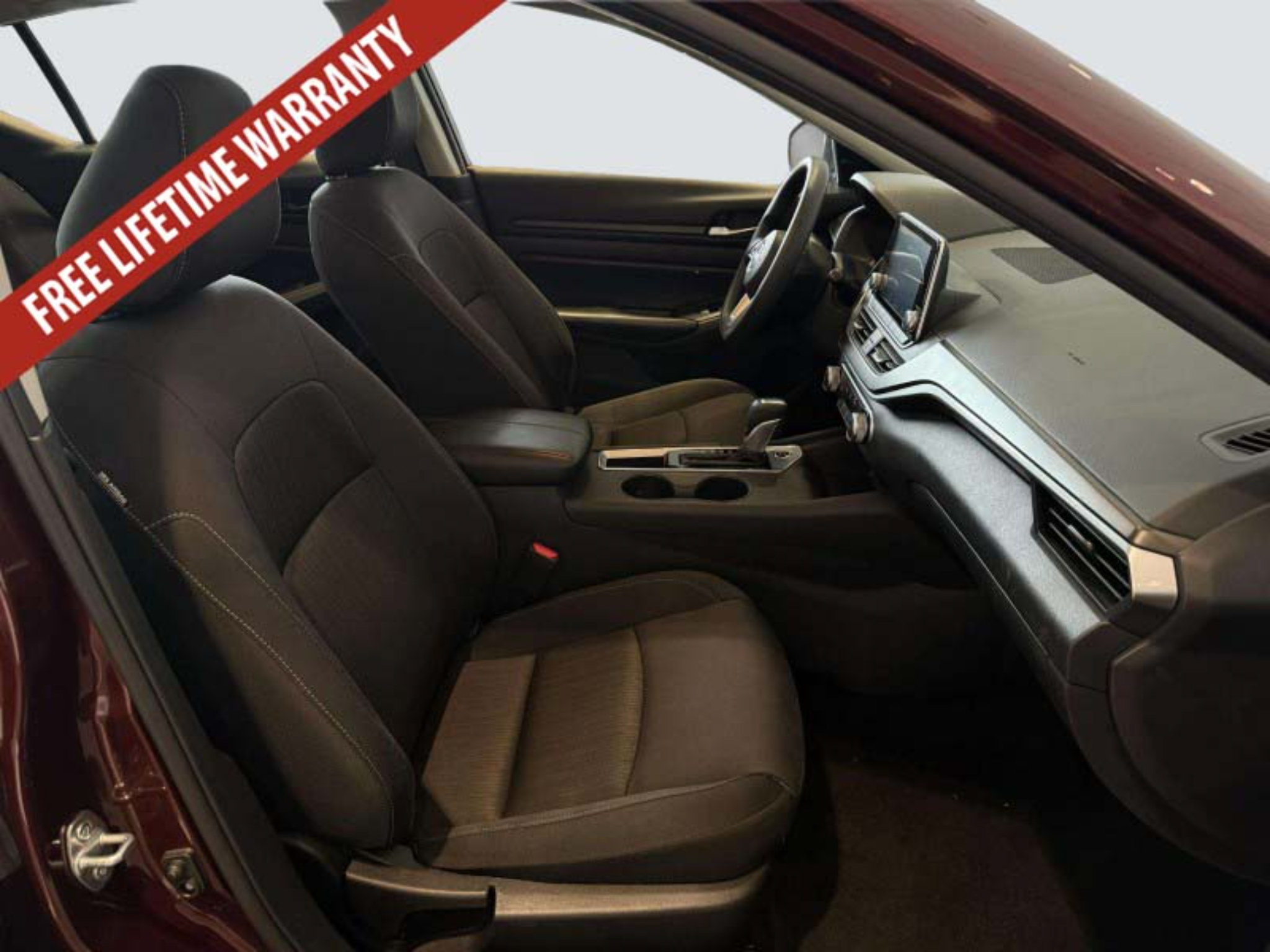 Used 2025 Nissan Altima 2.5 SV FWD image 31