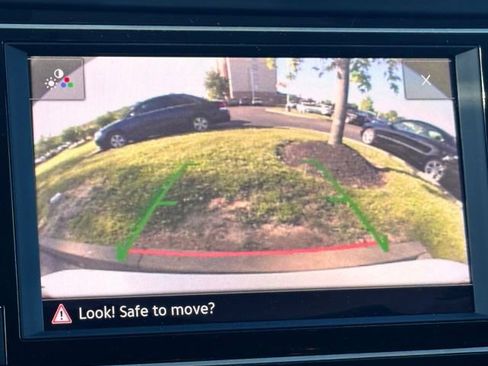 Used 2023 Volkswagen Jetta SE w/ Panoramic Sunroof Package FWD image 12