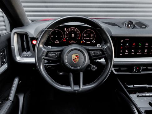 Certified 2024 Porsche Cayenne Coupe image 17