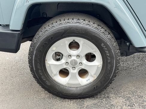 Used 2014 Jeep Wrangler Unlimited Sahara w/ Max Tow Package image 11