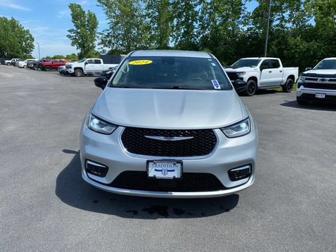 Used 2024 Chrysler Pacifica Touring-L FWD image 20