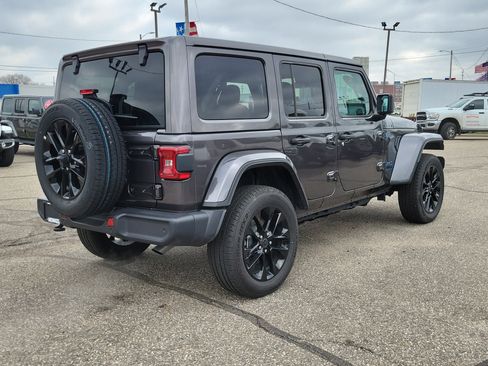 Used 2025 Jeep Wrangler Unlimited Sahara w/ Safety Group image 4