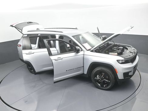 Used 2023 Jeep Grand Cherokee L Laredo RWD image 70