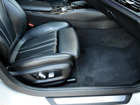 Used 2019 BMW 530i xDrive w/ Convenience Package image 30