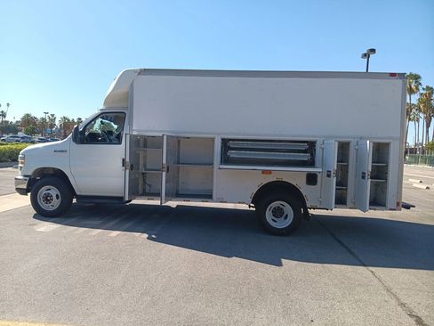 Used 2013 Ford E-450 and Econoline 450 Super Duty w/ Interior Upgrade Pkg RWD image 7