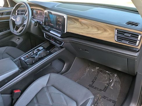 Used 2024 Volkswagen Atlas SE image 29