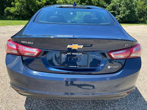 Used 2021 Chevrolet Malibu LT FWD image 4