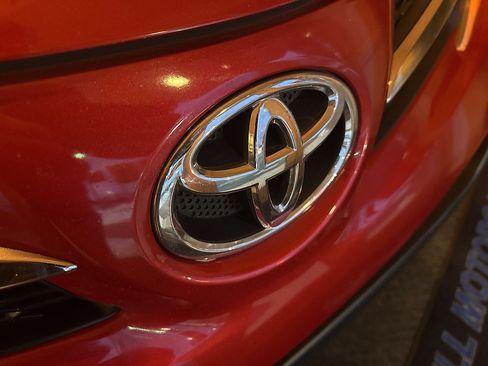 Used 2013 Toyota RAV4 XLE image 10