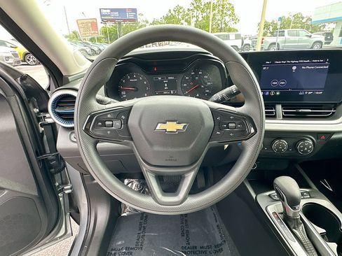 Certified 2024 Chevrolet Trax LS w/ LS Convenience Package FWD image 11