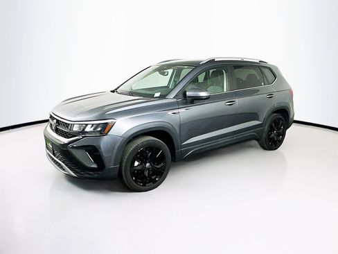 Used 2023 Volkswagen Taos SE w/ Black Wheel Package FWD image 4
