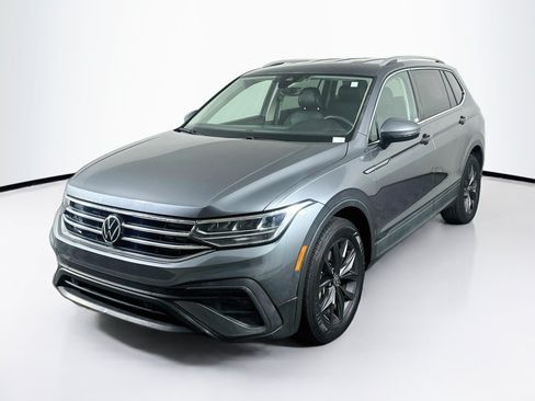 Used 2022 Volkswagen Tiguan SE FWD image 3