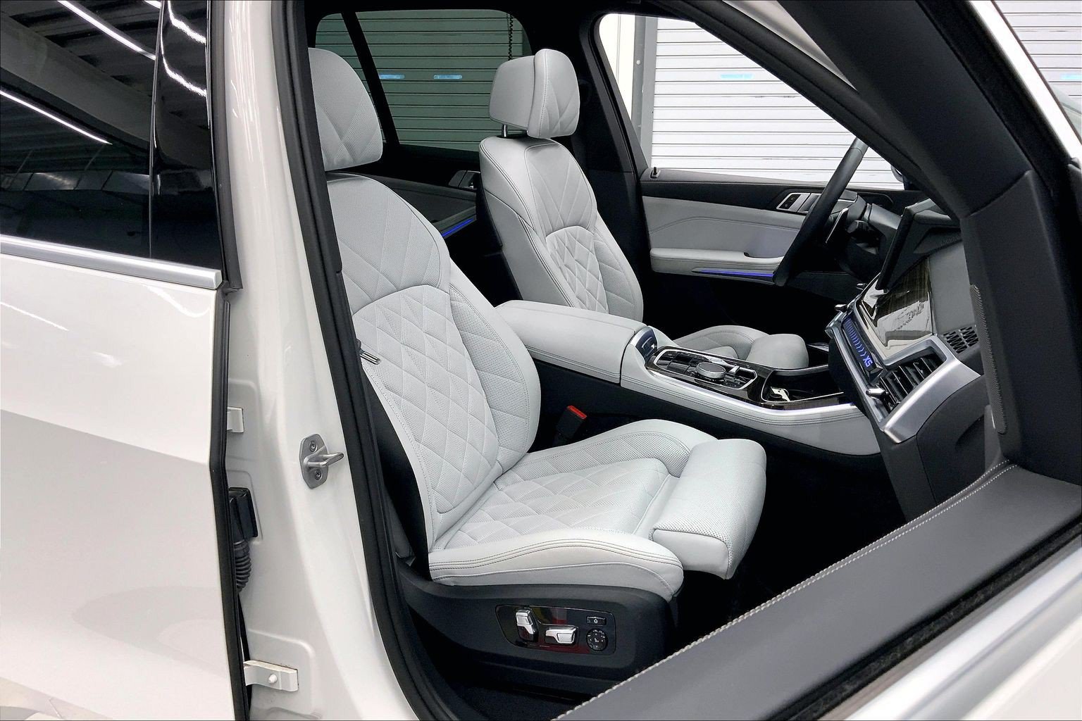 Used 2024 BMW X5 xDrive40i w/ Premium Package AWD/4WD image 19