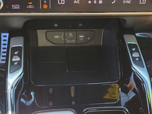 Used 2025 Kia Sorento SX Prestige w/ Olive Brown Leather Package image 28