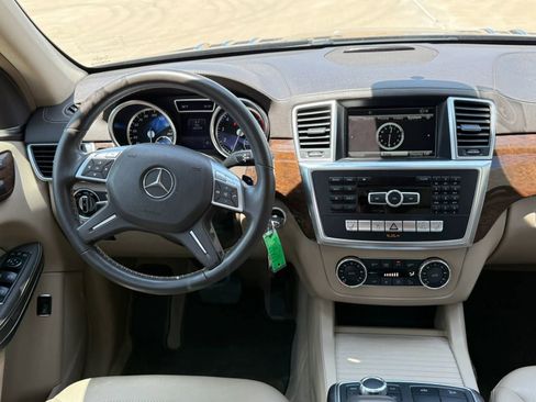 Used 2014 Mercedes-Benz GL 450 4MATIC image 17