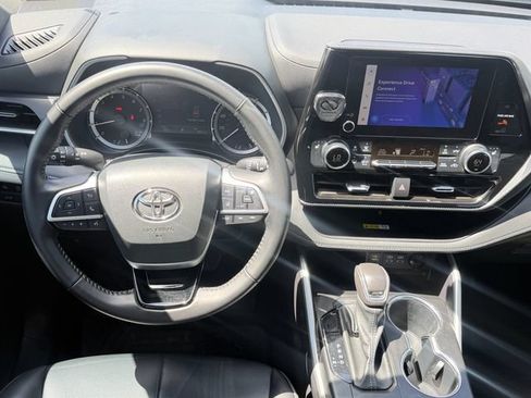 Used 2023 Toyota Highlander XSE FWD image 10