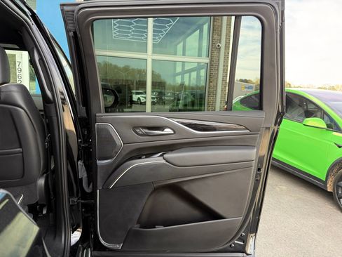 Used 2023 Cadillac Escalade ESV Sport AWD/4WD image 35