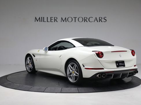 Certified 2017 Ferrari California T image 16