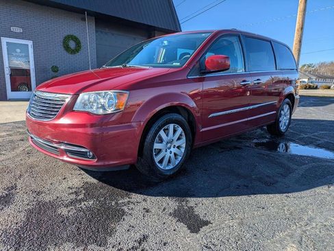 Used 2015 Chrysler Town & Country Touring w/ Driver Convenience Group image 2
