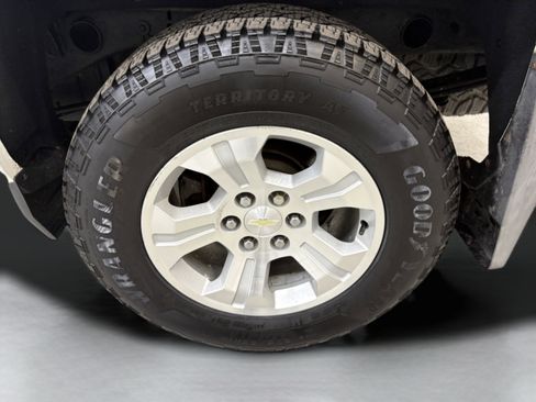 Used 2018 Chevrolet Silverado 1500 LT w/ All Star Edition AWD/4WD image 9