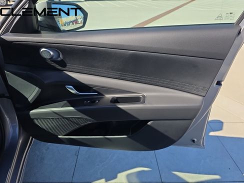 Used 2025 Hyundai Elantra SE FWD image 37