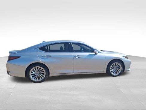 Used 2022 Lexus ES 300h Ultra Luxury w/ Accessory Package 2 image 14