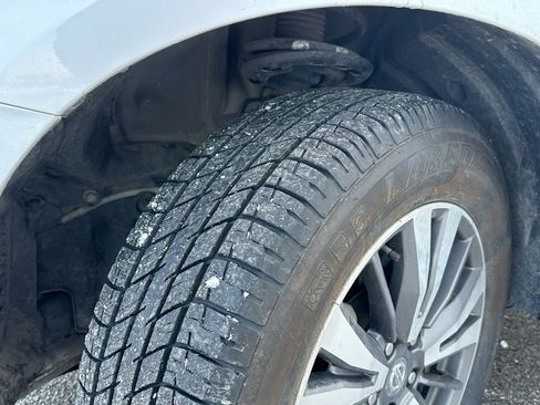 Used 2020 Nissan Pathfinder SV image 9