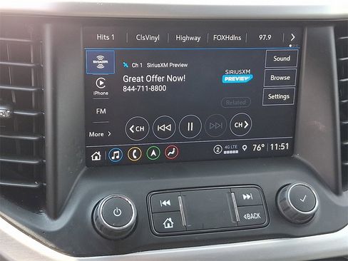 Used 2023 GMC Acadia SLT image 16