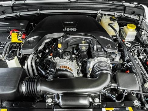 Used 2021 Jeep Gladiator Overland w/ Popular Equipment Package image 18