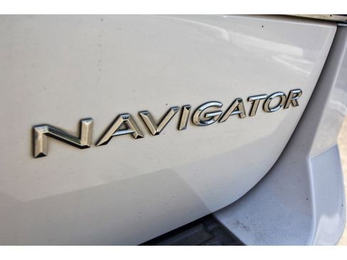 Used 2010 Lincoln Navigator L 2WD image 27