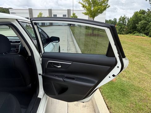 Used 2018 Nissan Altima 2.5 SV FWD image 15