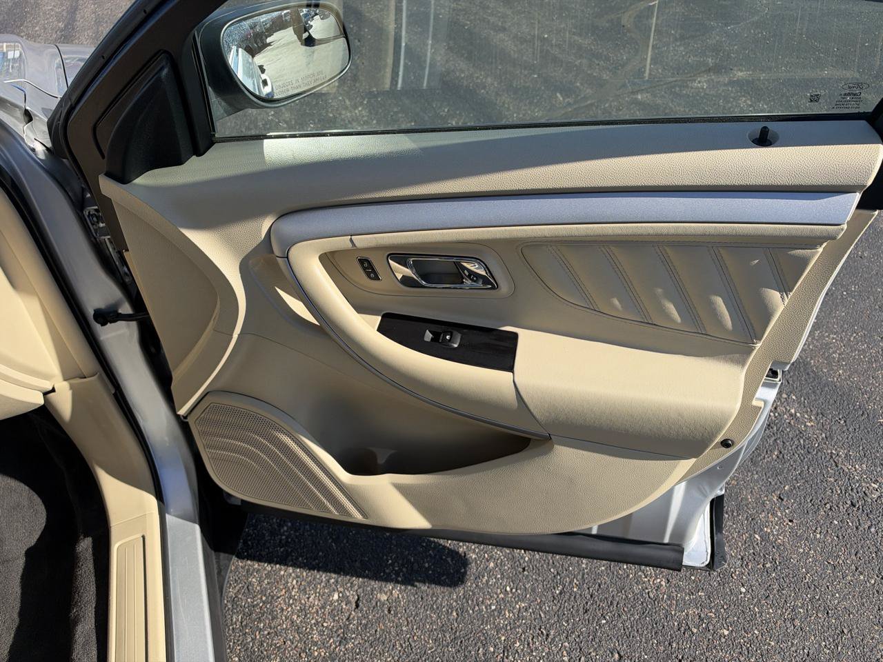 Used 2018 Ford Taurus SE FWD image 24