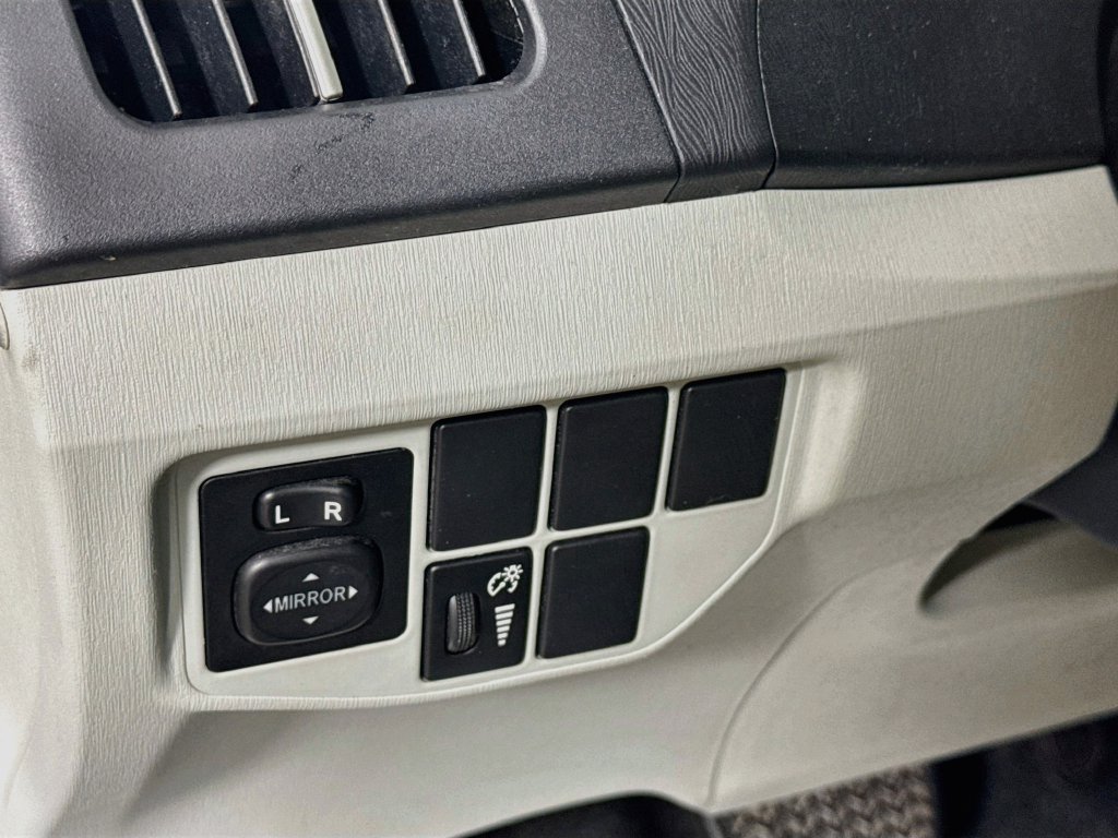 Used 2014 Toyota Prius Three FWD image 10
