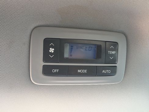 Used 2020 Toyota Sienna LE w/ LE Preferred Package FWD image 18