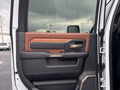 Used 2024 RAM 2500 Limited image 30