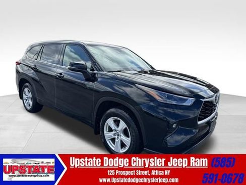 Used 2022 Toyota Highlander LE image 1