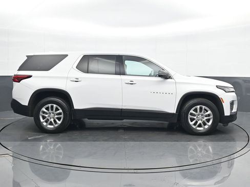 Used 2023 Chevrolet Traverse LS image 7