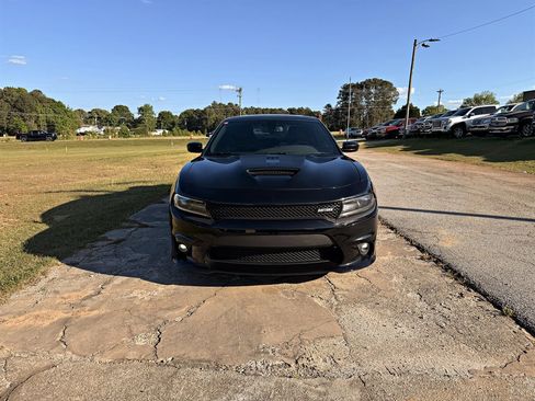 Used 2017 Dodge Charger R/T image 2